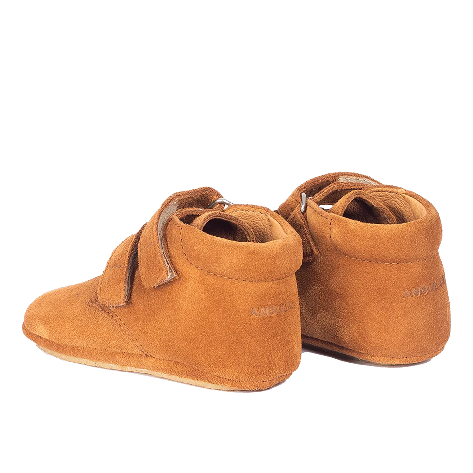 Angulus - Zachte en flexibele leren prewalkerschoen Baby schoentje - Cognac - Suede - 100% Chroomvrij leer - achteraanzicht