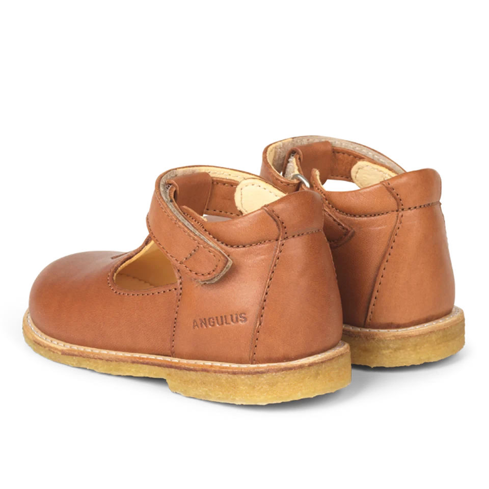 Angulus - Klassieke Mary Janes schoentjes met gestanst hartmotief - Cognac - 100% Chroomvrij Leer - Achterkant