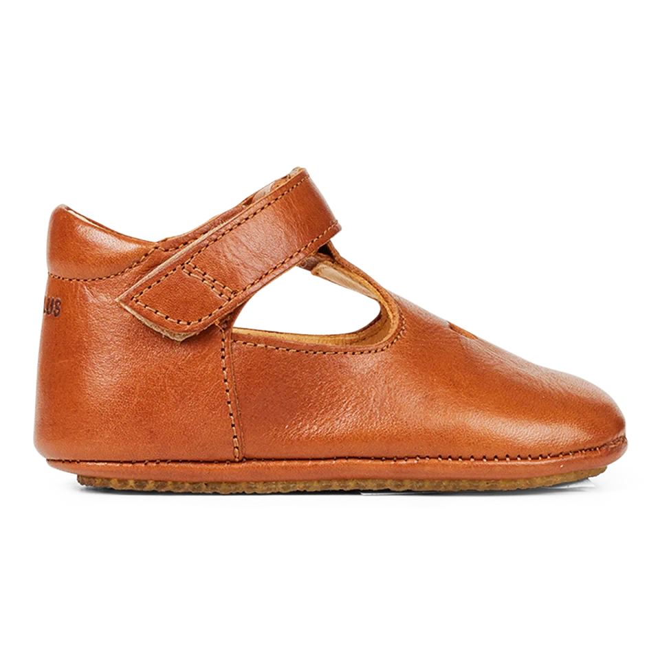 Angulus - Prewalker with heart and velcro closure - Eerste stapjes schoentjes  Zijaanzicht