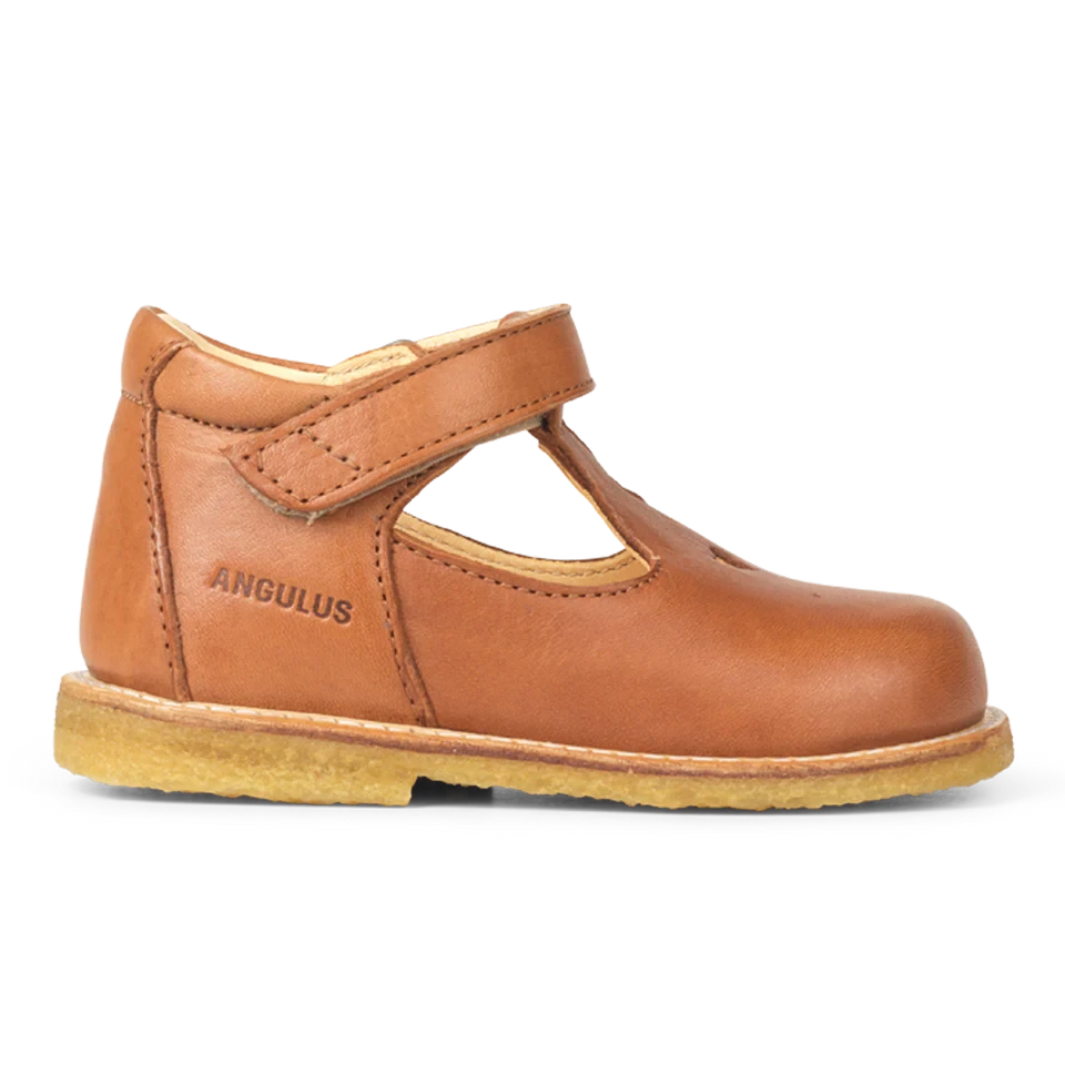 Angulus - Klassieke Mary Janes schoentjes met gestanst hartmotief - Cognac - 100% Chroomvrij Leer- Zijaanzicht