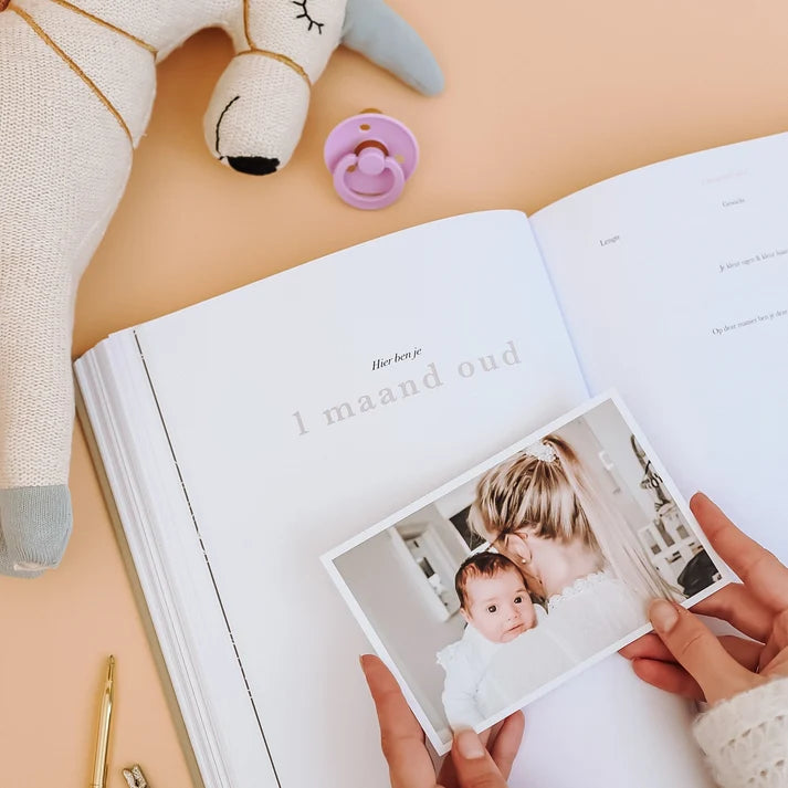 Het begin van jouw leven – Livre de grossesse et de bébé tout-en-un de 0 à 1 an – Birth Lines