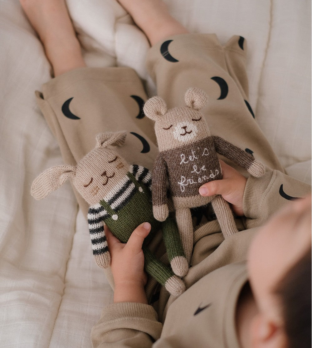 Gebreid knuffel beertje - 'Lets be friends' teddy - Alpaca wol - Main Sauvage x Organic Zoo