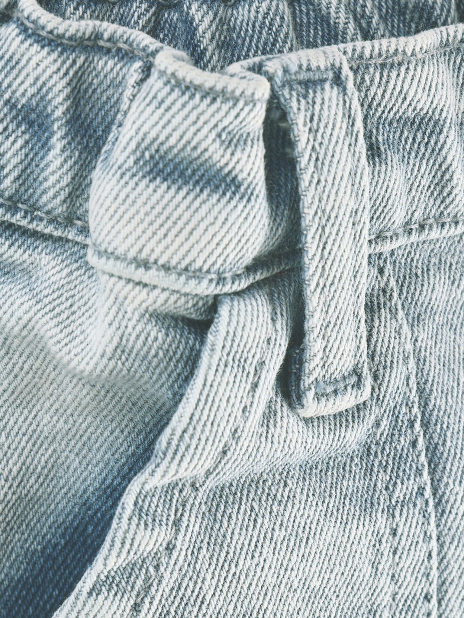Baby spijkerbroekje - Katoenmix - Baby jeans - Light Blue Denim - EN FANT close up