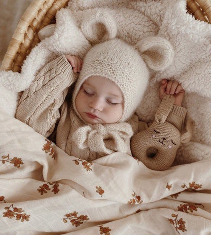 Zachte rammelaar - Konijn/Bunny rattle - Alpaca wol - Sand/Beige - Main Sauvage