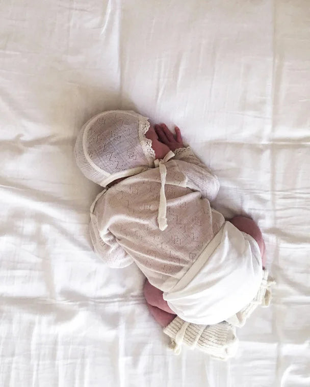 Strikmutsje met kant - Wol/zijde - Ajour baby mutsje - White - Joha - productfoto - afbeelding 3