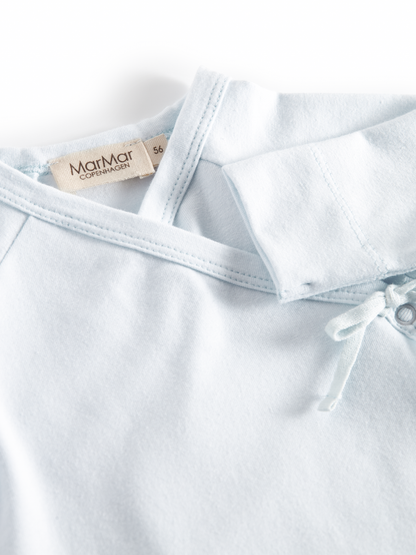 MarMar Copenhagen Belita Wikkelromper met Lange Mouwen – Zacht Baby Romper  Biologisch Katoen & TENCEL™ Modal detail light blue lichtblauw