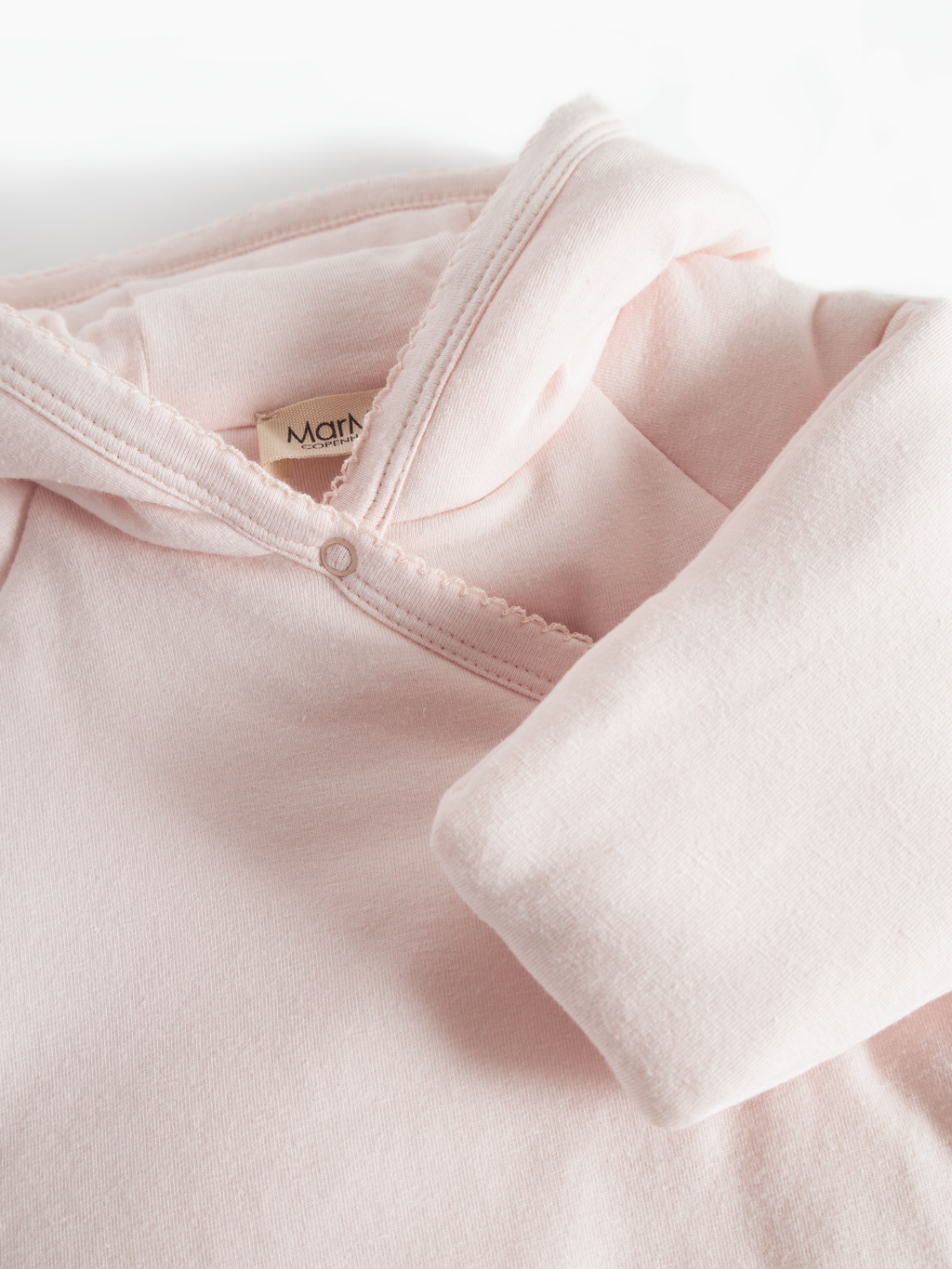 MarMar Copenhagen Rex Modal Padded Jacket Jasje met Capuchon en Omvouwbare Mouwen TENCEL™ Modal en Biologisch Katoen close up overslag rosa roze