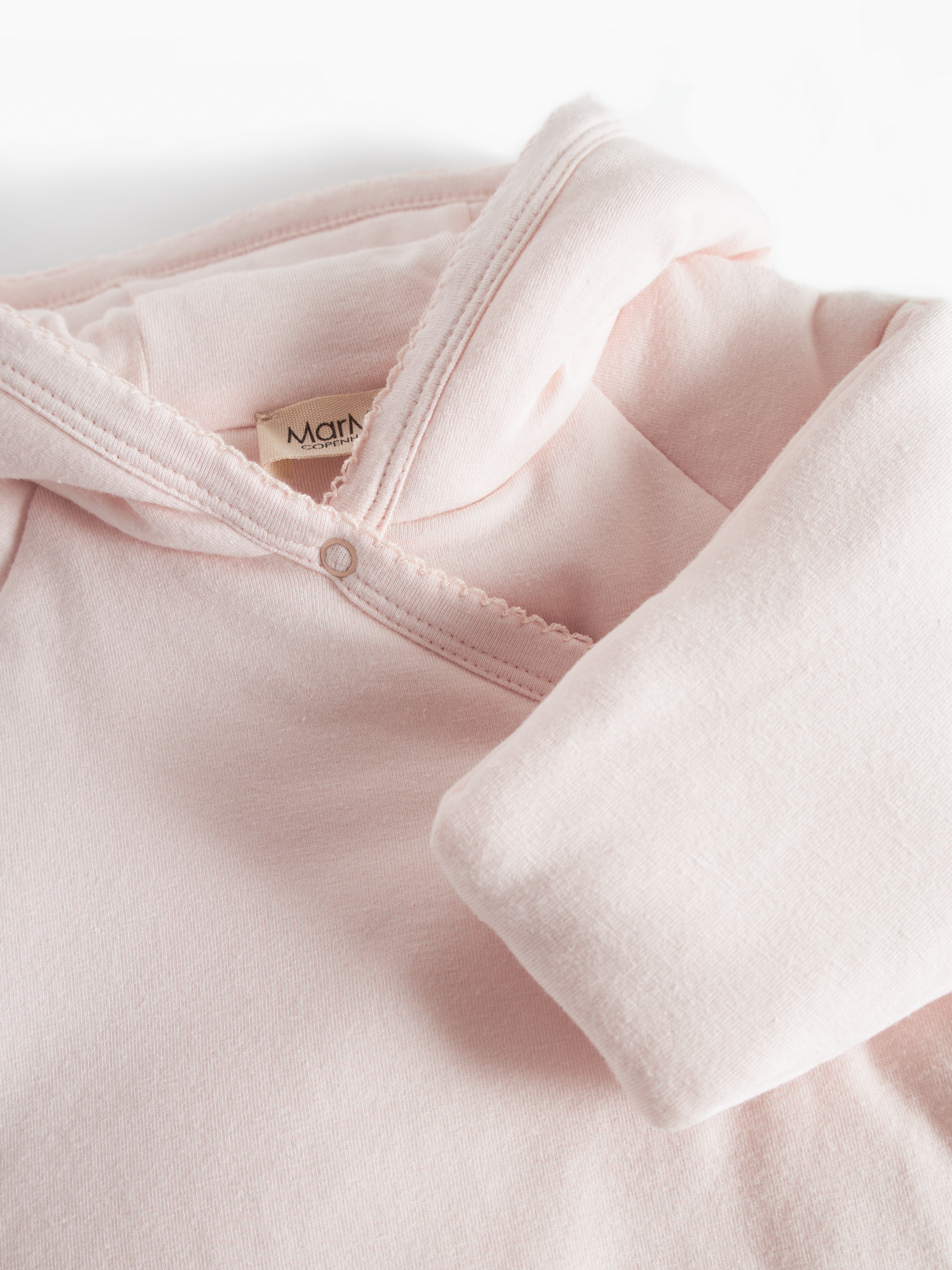 MarMar Copenhagen Rex Modal Padded Jacket Jasje met Capuchon en Omvouwbare Mouwen TENCEL™ Modal en Biologisch Katoen close up overslag rosa roze