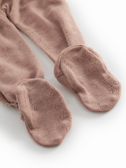 Zacht MarMar Copenhagen Piva pointelle merinowol boxpakje met voetjes voor baby thermoregulerend en kriebelvrij newborn Detail burnt roze rose