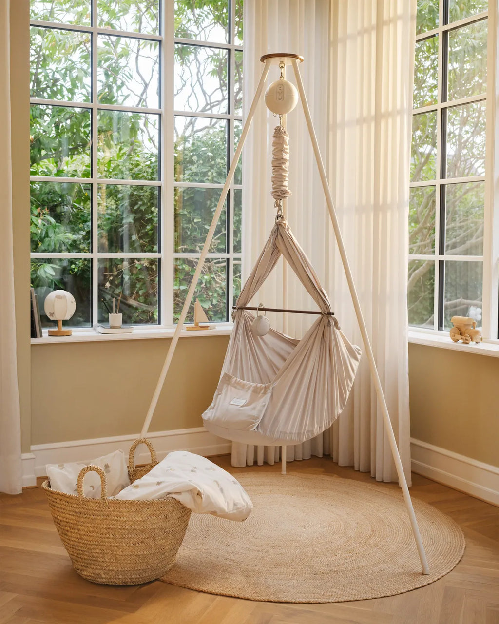 Moonboon - Jute kleed - 150cm rond - onder moonboon wieg op de grond