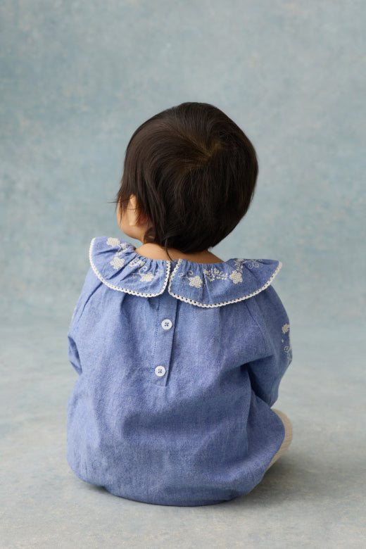 Ilani Romper – Light Blue Denim – 100% Biologisch Katoen – Louise Misha