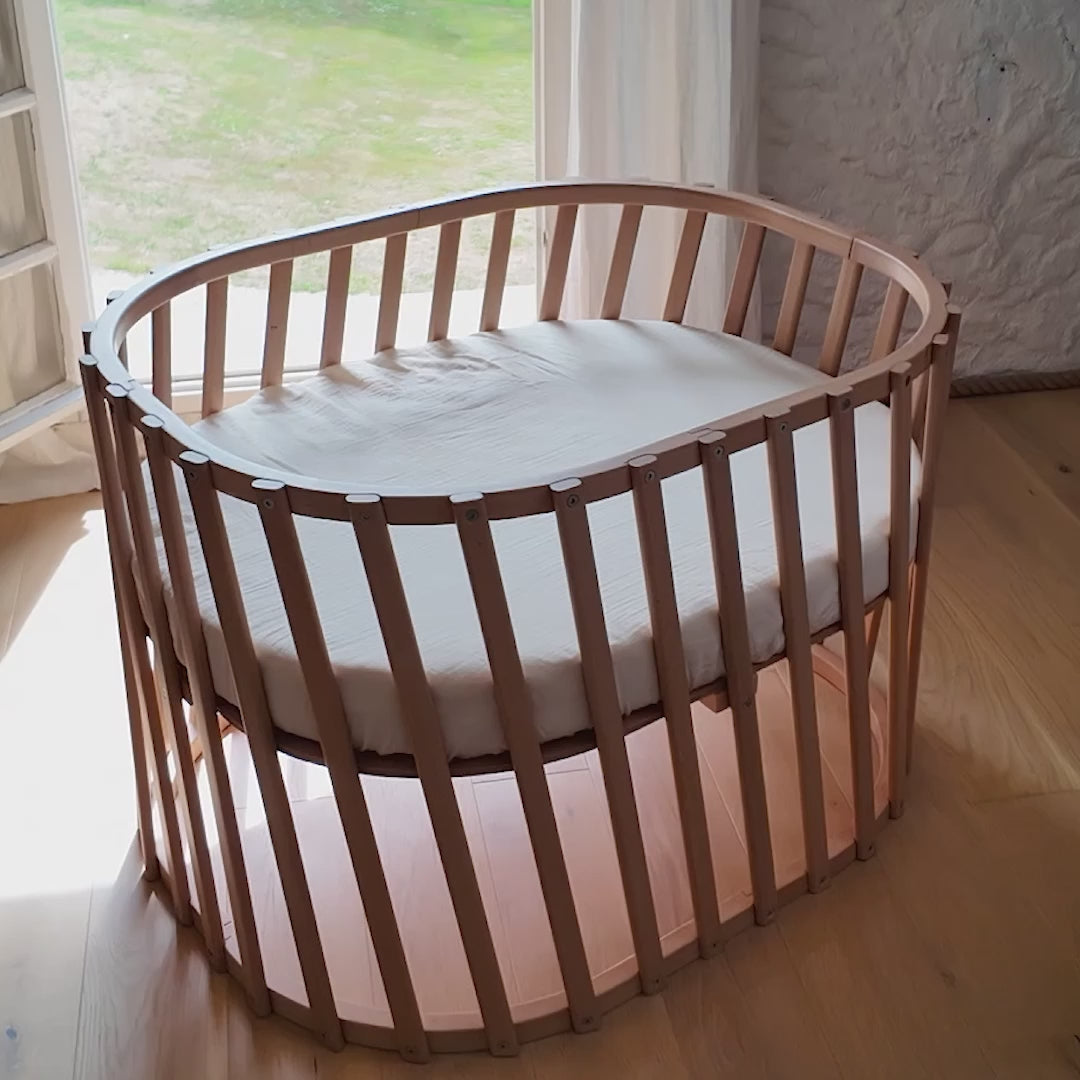 LUGO Evolving Wooden Baby Bed - Meegroeiend Houten Bed 70x90 / 70x140 cm - Van Geboorte tot 7 Jaar - Charlie Crane